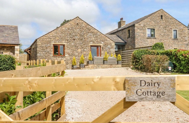 DAIRY COTTAGE, pet friendly, character holiday cottage in Ingleton