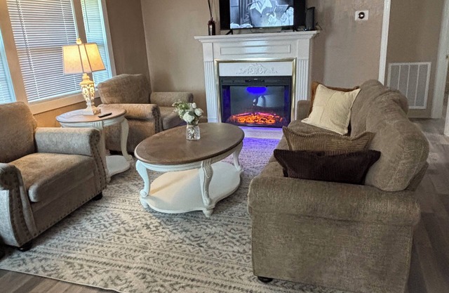 Daisy’s PlacenCozy cottage three bedroom located in the heart of Jacksonville