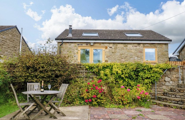 DALE VIEW, pet friendly, with open fire in Cockfield