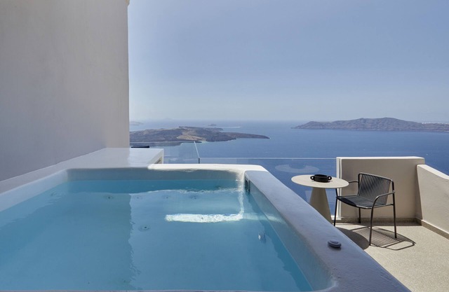 Damigos Caldera World