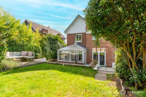 Danecourt Manor by Grandeur Property