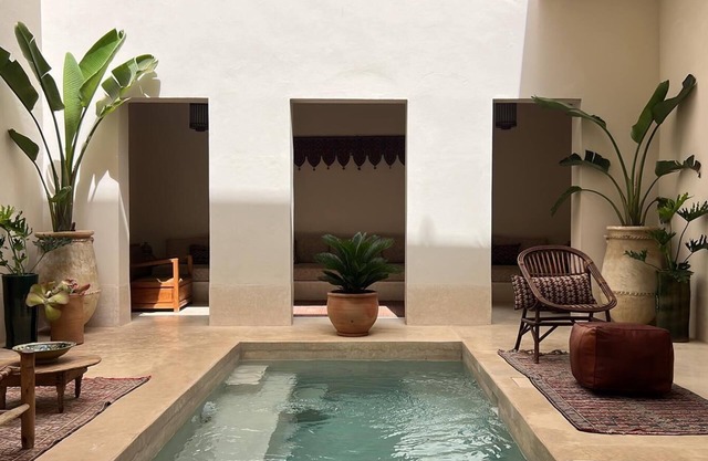 Dar Madjoul - Luxury 4-bedroom Riad in Marrakech with Pool and AC