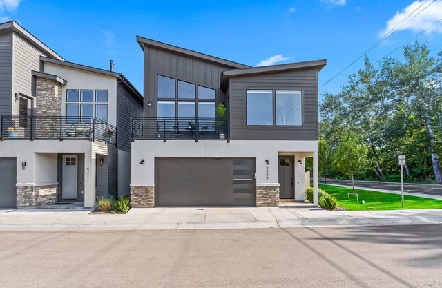 Dark & Sleek 3BR Escape by the Course