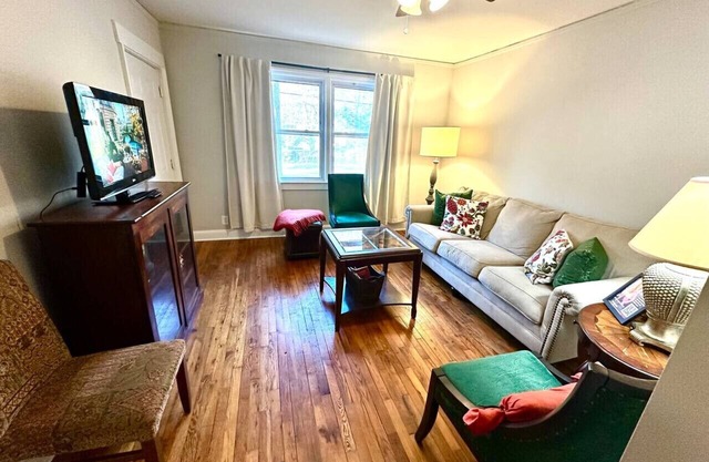 Darling Cottage in Univ. Park