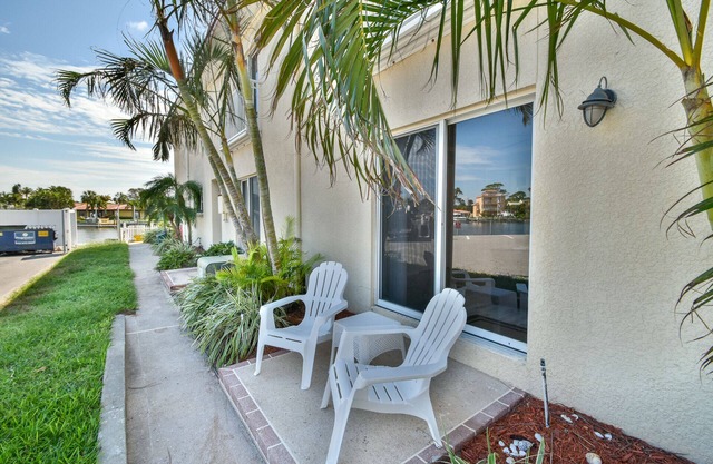 Darling Updated Condo Across the Street from Beach