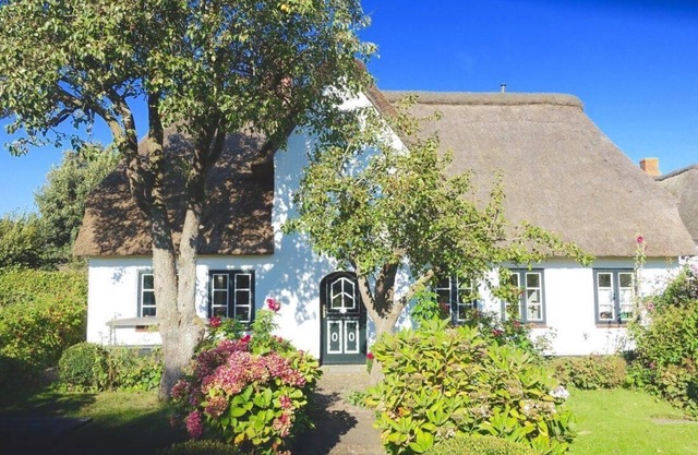 Das Petrine/s Hüüs Liegt am Ortsrand von Midlum