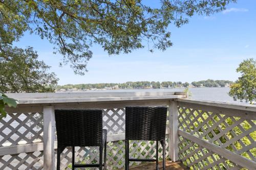 Dave's Last Resort Lakeside-Cozy Cabin 6 Hotel Room