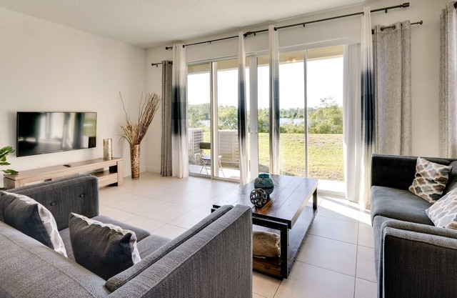 Davenport Home w/ Pool Access ~ 11 Mi to Disney!