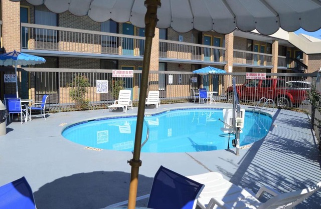 Days Inn by Wyndham Easley West Of Greenville/Clemson Area