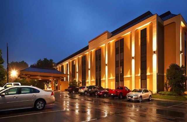 Days Inn by Wyndham Englewood Dayton Airport