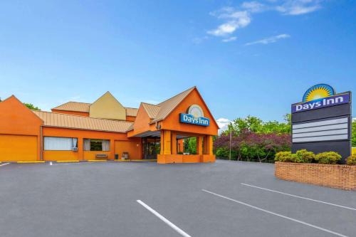 Days Inn by Wyndham Knoxville East