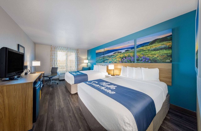 Days Inn by Wyndham Lathrop