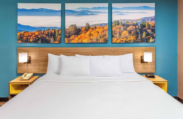 Days Inn by Wyndham Shelby