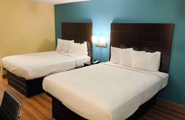 Days Inn by Wyndham Troy IL