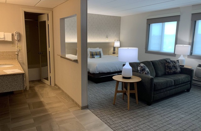 Days Inn & Suites by Wyndham Duluth by the Mall