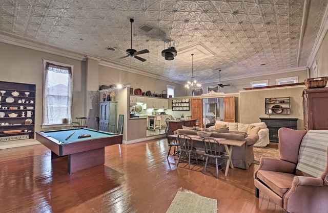 Dayton Apt - 10 Miles to Purdue University!