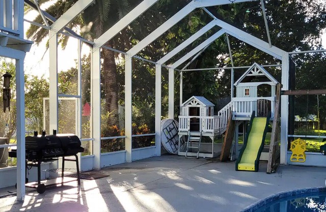 Daytona Beach pool, playset, GAME ROOM hot tub, 5 bedroom home