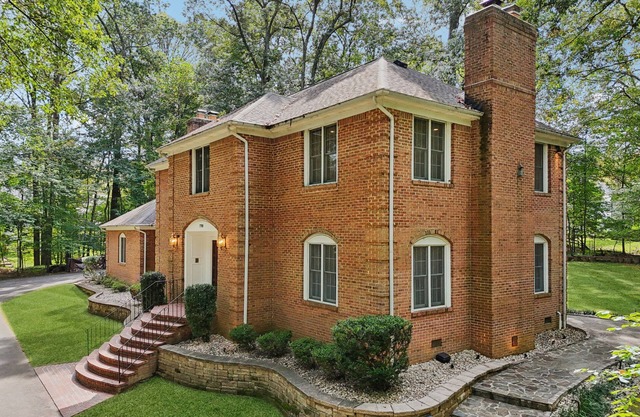 DC Luxury Family Retreat in Forest—Spacious Full of Fun w/Zipline Waterfall