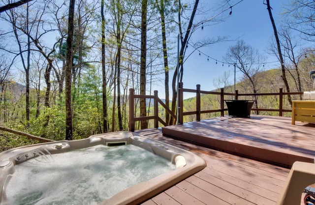 Deck & Fire Pit: Mtn-View Cabin in Rabun Gap