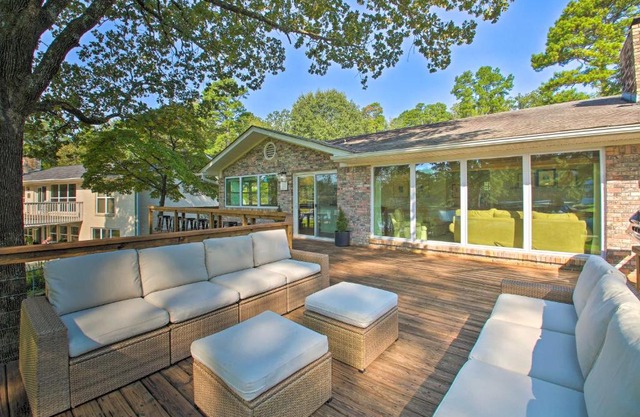 Deck, Fire Pit Waterfront Lake Hamilton Home