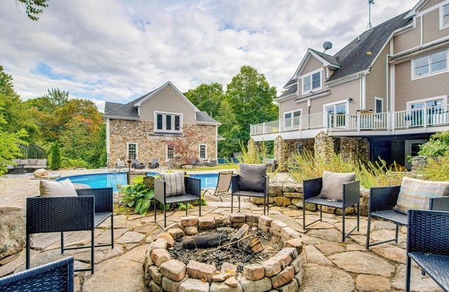 Deck For Entertaining: Belmont Group Getaway