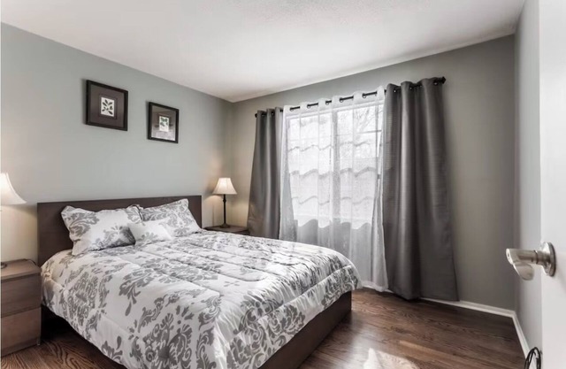 Deck the Halls in This 4BR OKC Holiday Escape