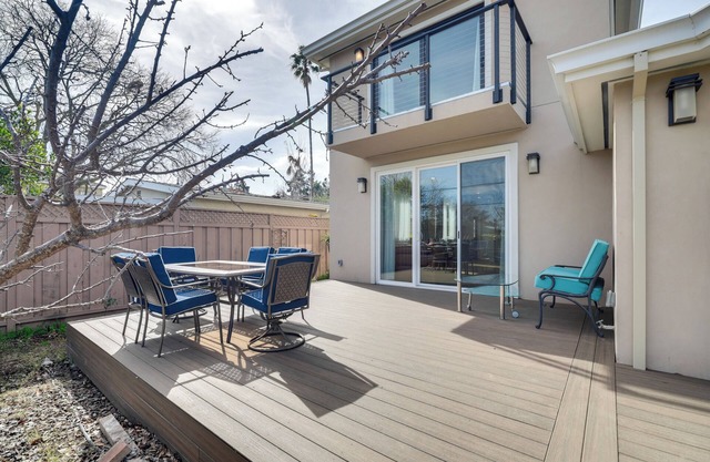 Deck & Yard: Guest House in San Jose!