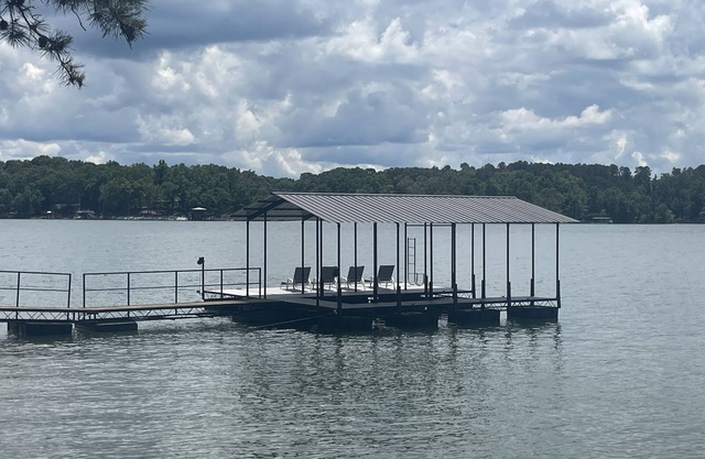 Deep water & private dock. Kayaks and paddle boards are provided.
