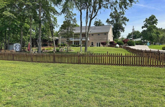 Deer Run Lakefront Retreat! Sleeps 12!