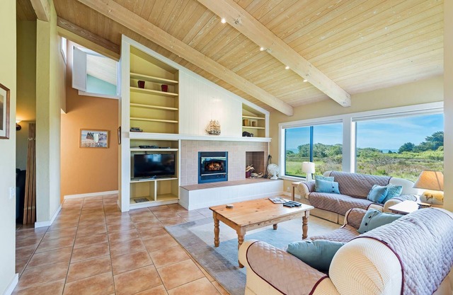 Deer View Hot Tub & Filtered Ocean Views