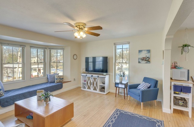 Delafield Vacation Rental Near Lakes & Parks!