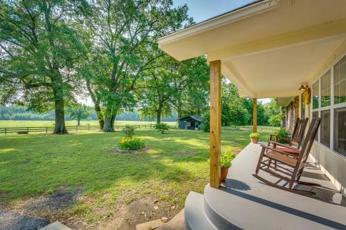 Delaware Vacation Rental Walk to Lake Dardanelle!