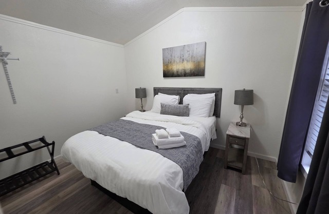 Delightful 2BR Cottage in Pigeon Forge