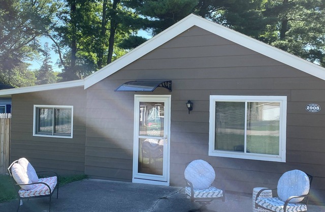 Delightful cottage with AC in charming Delavan