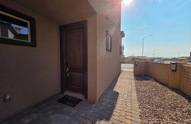 Delightful own entrance 1b1b with AC in Henderson