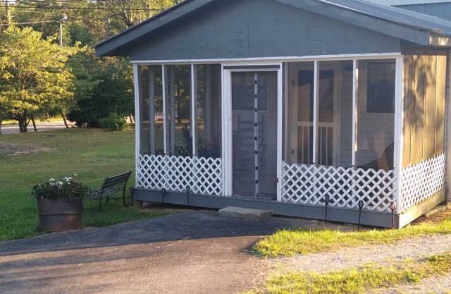 Delightful, pet friendly 1-bedroom apartment in beautiful Sewanee