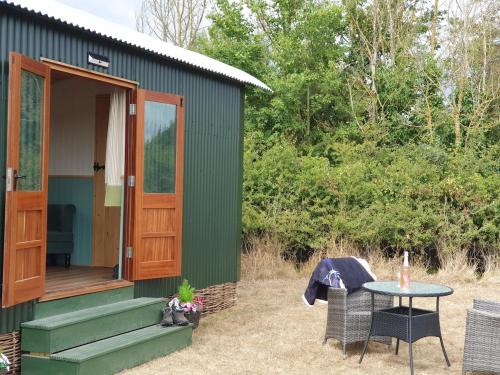 Delightful shepherd's hut in a rural location