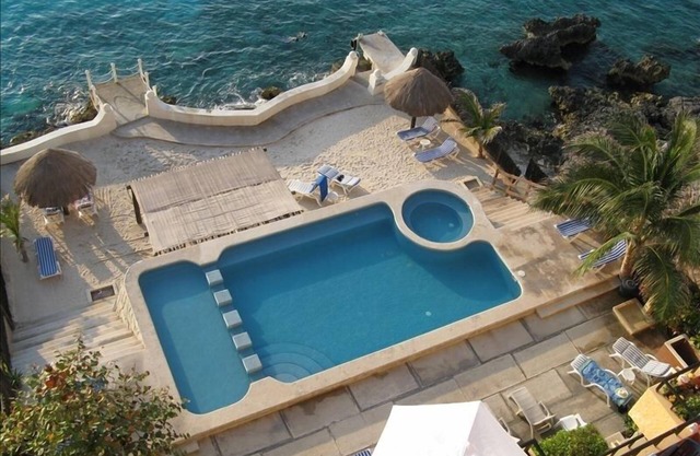 Deluxe 2BR/2BA Oceanfront Condominium with Private Jacuzzi