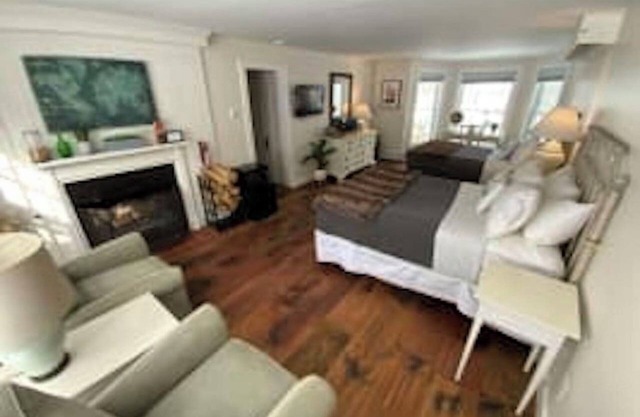 Deluxe 2xQueen & fireplace