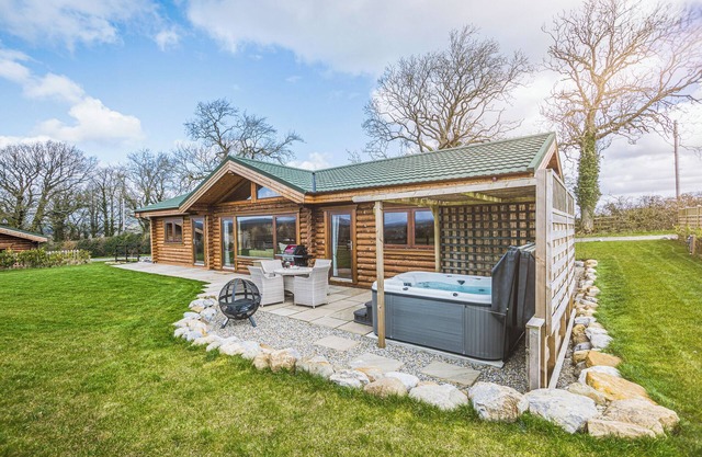 Deluxe and spacious lodge finished to the highest standard.