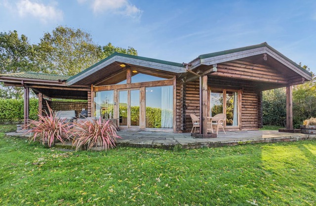 Deluxe and spacious lodge perfect for a romantic retreat.