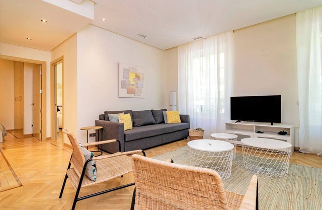 Deluxe Apartment Velazquez Suites III