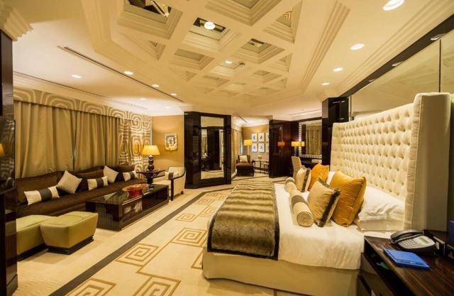 Deluxe Double Suite Near Le Royal Club DXB Airport By Luxury Bookings