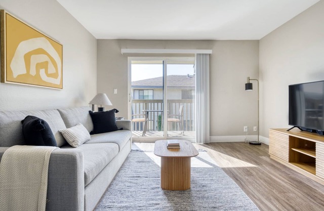 Deluxe Foster City 1BR w/Gym, Pool, W/D, near highways, by Blueground