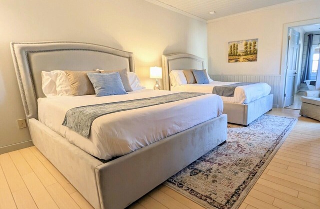 Deluxe Guest Room - Barefoot Hills