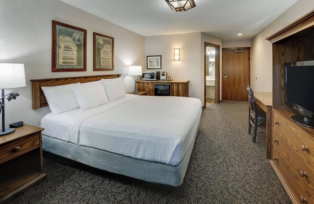 Deluxe King, 1 King, Stoney Creek St. Joseph, Wild West Themed Room