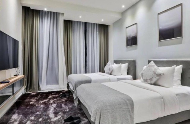 Deluxe King Suite with Twin Tower View 12