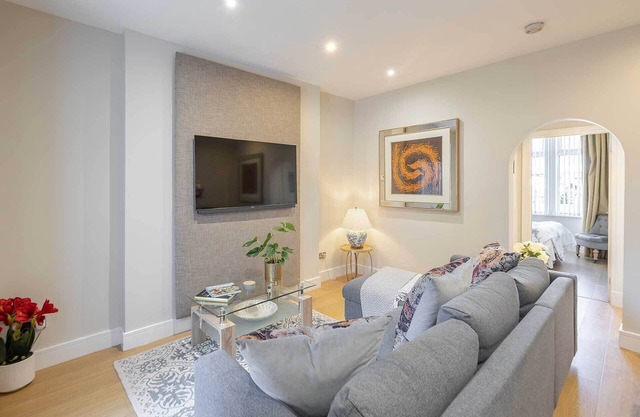 Deluxe One Bedroom Apartment