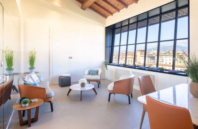 Deluxe Penthouse Ponte Vecchio with Duomo/Uffizi View +Breakfast+Parking+Terrace
