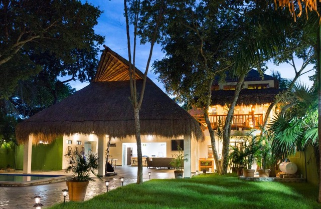 "Deluxe Private Villa with Pool" Up to 10ppl